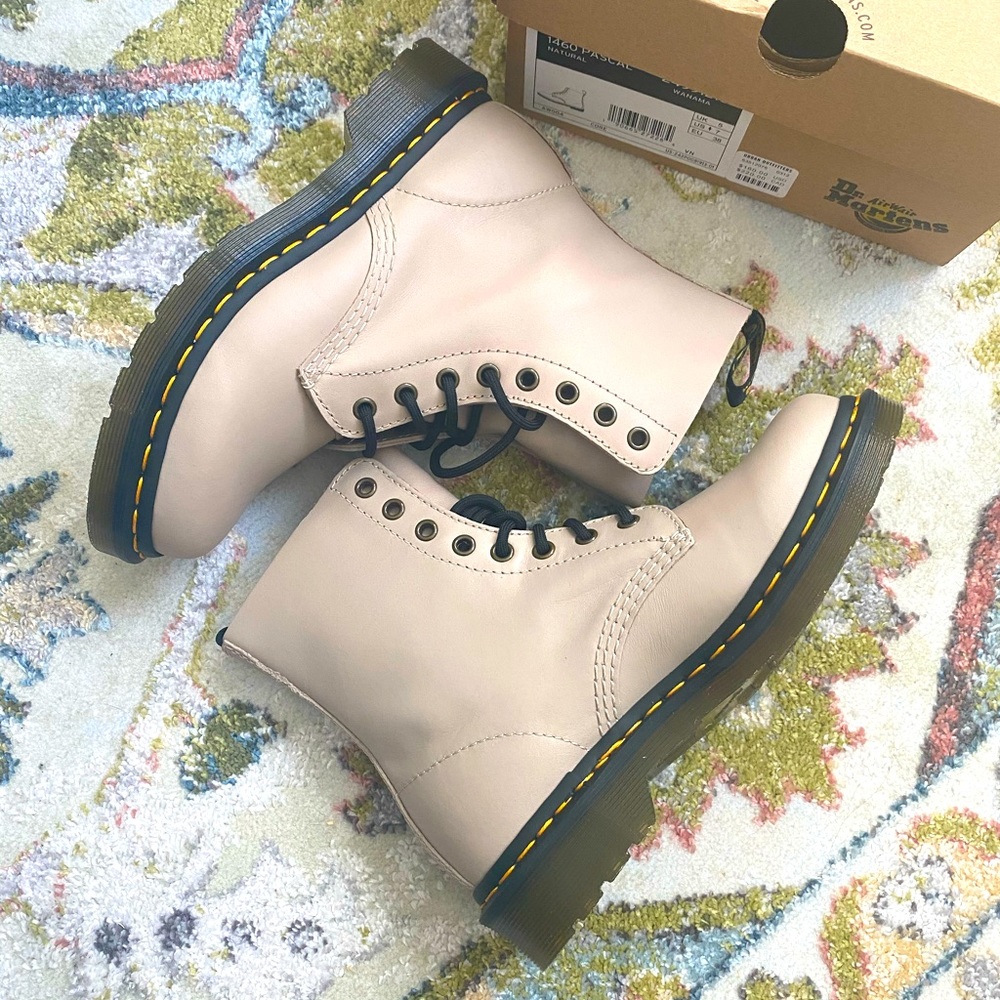 NIB Dr. Martens 1460 Pascal Natural Wanama Boots